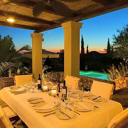 Βίλα Sleeps 10 Pool Air Con Wifi Μουσάτα