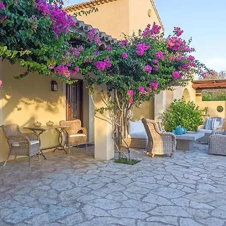 Sleeps 10 Pool Air Con Wifi * Μουσάτα